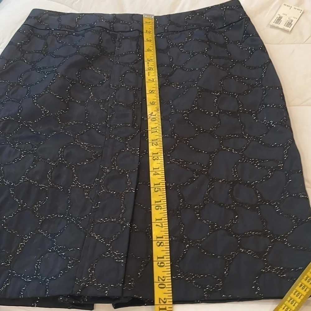 Harold’s NWT 🔥sale🔥black skirt with silver details